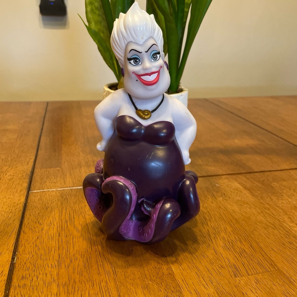 Disney The Little Mermaid Ursula Petite Storytelling Deluxe Gift Set - 8" figure